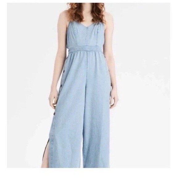 American Eagle Denim Jumpsuit Womens M Tie Back Wide Leg Button Sides Light Wash - Picture 1 of 14